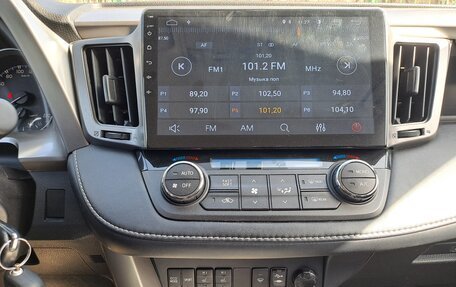 Toyota RAV4, 2017 год, 2 300 000 рублей, 14 фотография
