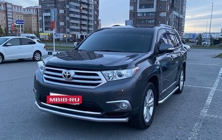 Toyota Highlander III, 2011 год, 2 200 000 рублей, 2 фотография