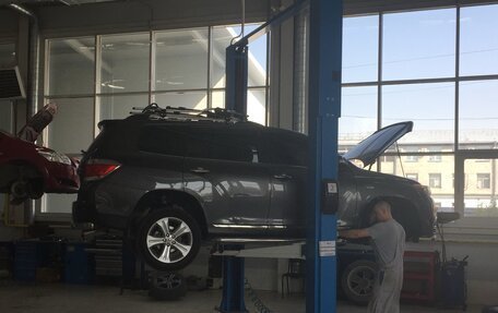 Toyota Highlander III, 2011 год, 2 200 000 рублей, 5 фотография