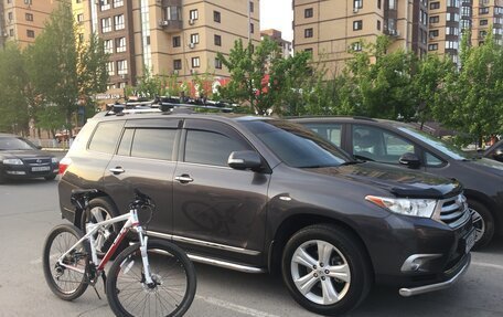 Toyota Highlander III, 2011 год, 2 200 000 рублей, 4 фотография
