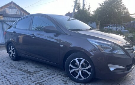 Hyundai Solaris II рестайлинг, 2015 год, 830 000 рублей, 2 фотография