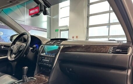 Toyota Camry, 2017 год, 2 300 000 рублей, 11 фотография