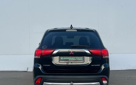 Mitsubishi Outlander III рестайлинг 3, 2017 год, 1 690 000 рублей, 7 фотография