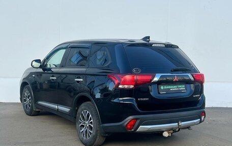 Mitsubishi Outlander III рестайлинг 3, 2017 год, 1 690 000 рублей, 6 фотография