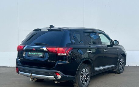 Mitsubishi Outlander III рестайлинг 3, 2017 год, 1 690 000 рублей, 8 фотография