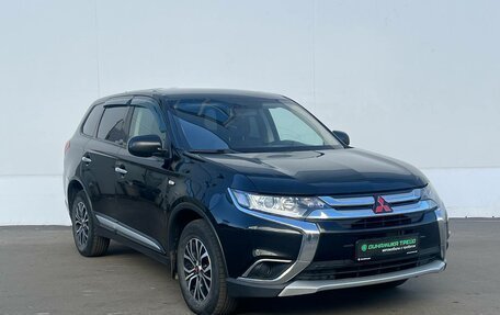 Mitsubishi Outlander III рестайлинг 3, 2017 год, 1 690 000 рублей, 3 фотография