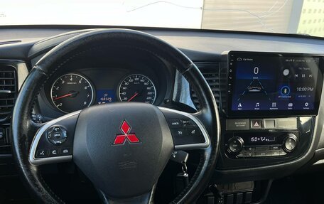 Mitsubishi Outlander III рестайлинг 3, 2017 год, 1 690 000 рублей, 14 фотография