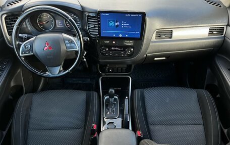 Mitsubishi Outlander III рестайлинг 3, 2017 год, 1 690 000 рублей, 17 фотография