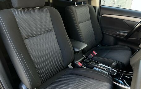 Mitsubishi Outlander III рестайлинг 3, 2017 год, 1 690 000 рублей, 19 фотография