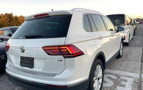 Volkswagen Tiguan II, 2016 год, 2 250 000 рублей, 2 фотография
