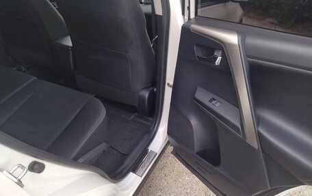 Toyota RAV4, 2015 год, 2 600 000 рублей, 10 фотография