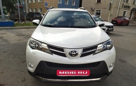 Toyota RAV4, 2015 год, 2 600 000 рублей, 6 фотография