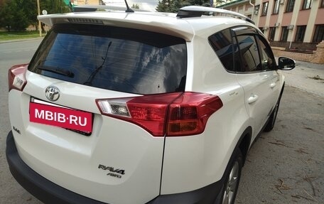 Toyota RAV4, 2015 год, 2 600 000 рублей, 5 фотография