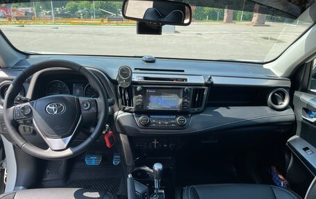 Toyota RAV4, 2016 год, 2 300 000 рублей, 14 фотография