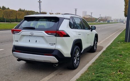 Toyota RAV4, 2023 год, 3 950 000 рублей, 3 фотография