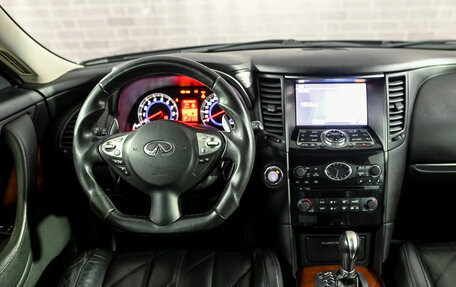 Infiniti FX II, 2011 год, 1 950 000 рублей, 19 фотография