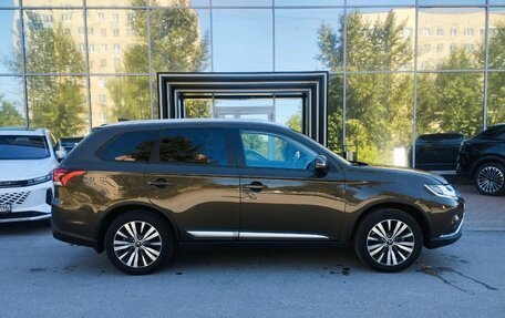 Mitsubishi Outlander III рестайлинг 3, 2021 год, 2 390 000 рублей, 9 фотография