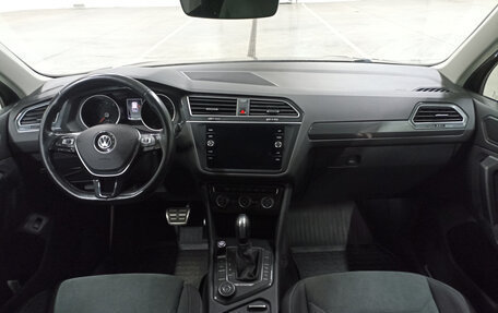 Volkswagen Tiguan II, 2020 год, 2 382 000 рублей, 17 фотография