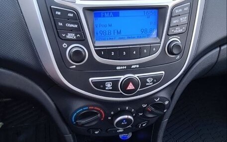 Hyundai Solaris II рестайлинг, 2013 год, 940 000 рублей, 8 фотография