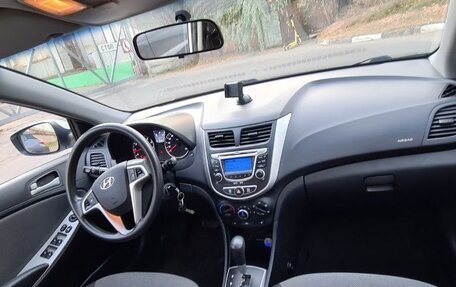 Hyundai Solaris II рестайлинг, 2013 год, 940 000 рублей, 12 фотография