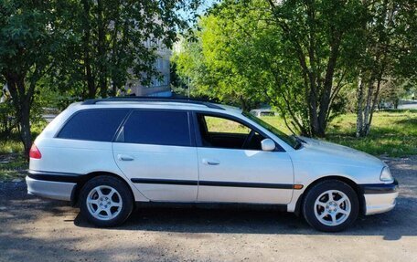 Toyota Avensis III рестайлинг, 2002 год, 420 000 рублей, 5 фотография