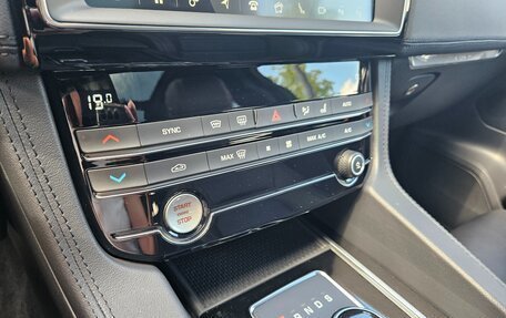 Jaguar F-Pace, 2019 год, 4 300 000 рублей, 4 фотография