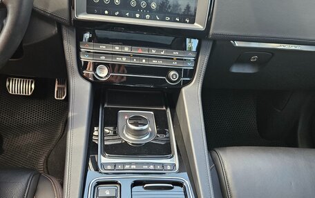 Jaguar F-Pace, 2019 год, 4 300 000 рублей, 3 фотография