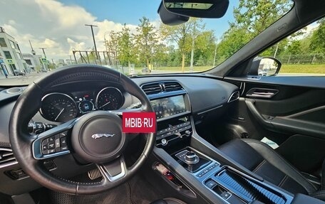 Jaguar F-Pace, 2019 год, 4 300 000 рублей, 5 фотография