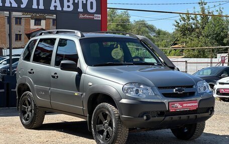 Chevrolet Niva I рестайлинг, 2017 год, 720 000 рублей, 2 фотография