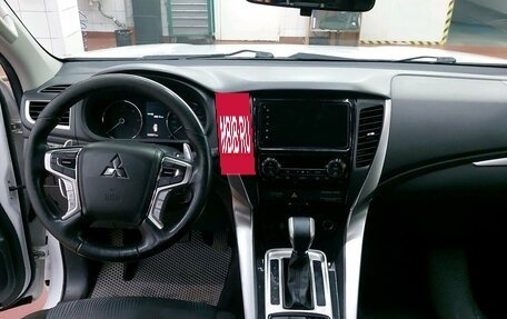 Mitsubishi Pajero Sport III рестайлинг, 2018 год, 2 149 000 рублей, 8 фотография