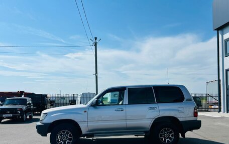 Toyota Land Cruiser 100 рестайлинг 2, 2005 год, 2 799 000 рублей, 3 фотография