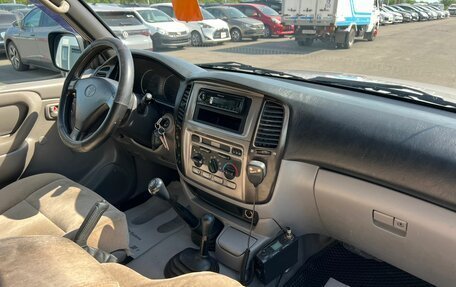 Toyota Land Cruiser 100 рестайлинг 2, 2005 год, 2 799 000 рублей, 13 фотография