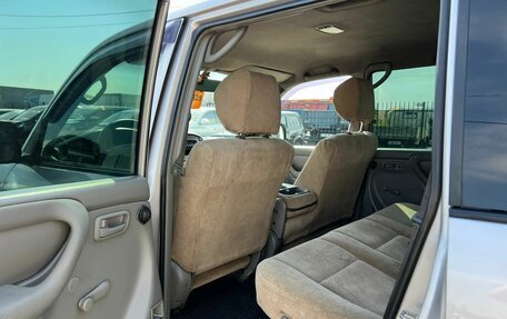 Toyota Land Cruiser 100 рестайлинг 2, 2005 год, 2 799 000 рублей, 18 фотография