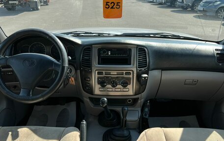 Toyota Land Cruiser 100 рестайлинг 2, 2005 год, 2 799 000 рублей, 16 фотография