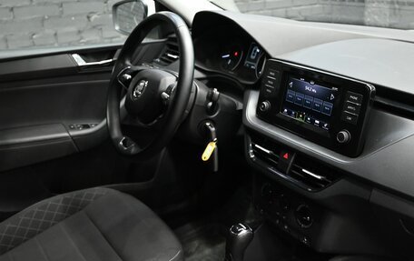 Skoda Rapid II, 2022 год, 1 600 000 рублей, 13 фотография