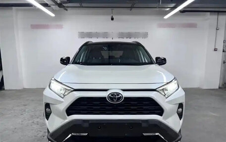 Toyota RAV4, 2022 год, 1 950 596 рублей, 2 фотография