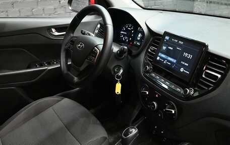 Hyundai Solaris II рестайлинг, 2021 год, 1 300 000 рублей, 11 фотография