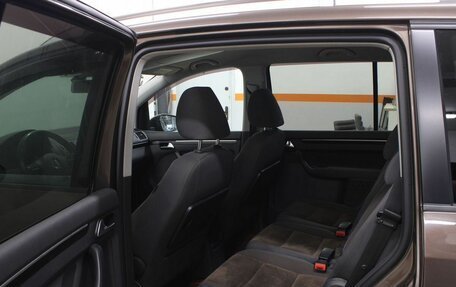 Volkswagen Touran III, 2011 год, 859 000 рублей, 16 фотография
