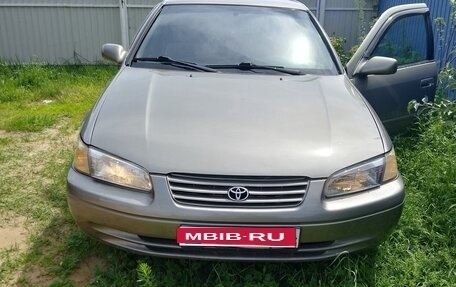 Toyota Camry, 1999 год, 550 000 рублей, 1 фотография