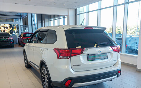 Mitsubishi Outlander III рестайлинг 3, 2015 год, 1 662 000 рублей, 8 фотография