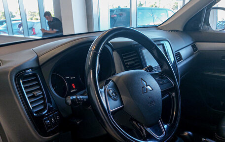 Mitsubishi Outlander III рестайлинг 3, 2015 год, 1 662 000 рублей, 10 фотография