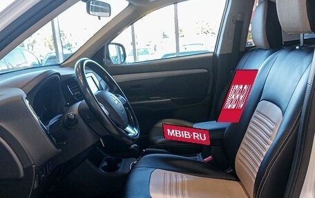 Mitsubishi Outlander III рестайлинг 3, 2015 год, 1 662 000 рублей, 9 фотография