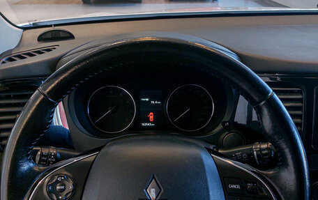 Mitsubishi Outlander III рестайлинг 3, 2015 год, 1 662 000 рублей, 11 фотография