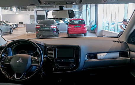 Mitsubishi Outlander III рестайлинг 3, 2015 год, 1 662 000 рублей, 12 фотография