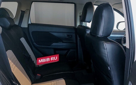 Mitsubishi Outlander III рестайлинг 3, 2015 год, 1 662 000 рублей, 16 фотография