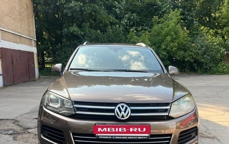 Volkswagen Touareg III, 2011 год, 1 950 000 рублей, 2 фотография