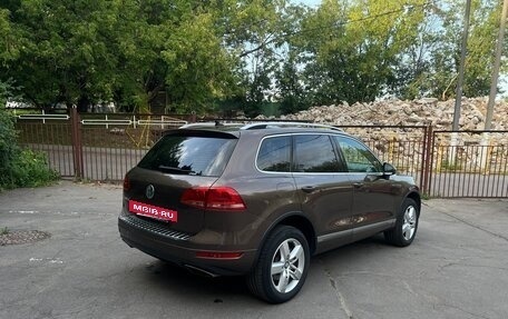 Volkswagen Touareg III, 2011 год, 1 950 000 рублей, 3 фотография