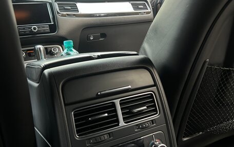 Volkswagen Touareg III, 2011 год, 1 950 000 рублей, 21 фотография