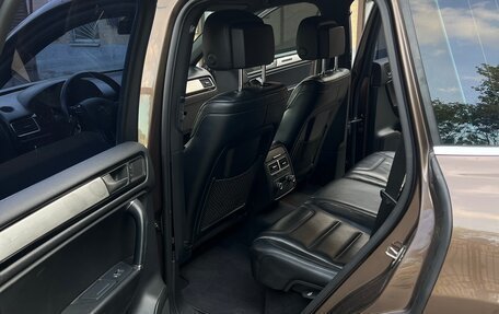 Volkswagen Touareg III, 2011 год, 1 950 000 рублей, 13 фотография