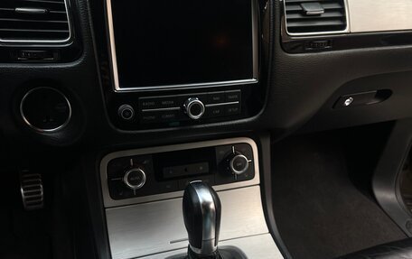 Volkswagen Touareg III, 2011 год, 1 950 000 рублей, 23 фотография